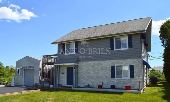 Eastward Look House | This house is a 6 bedroom(s), 3 bathrooms, located in Narragansett, RI.