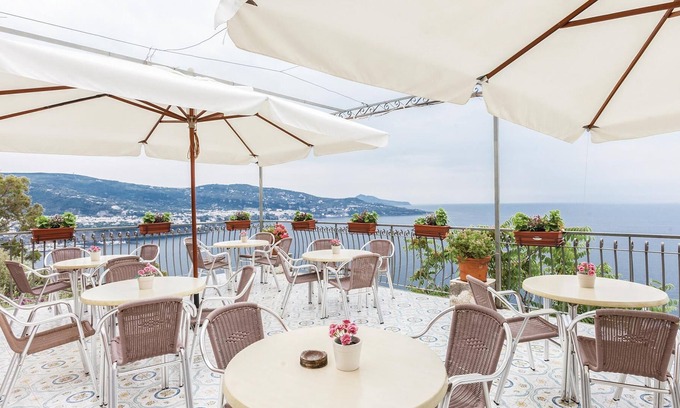 Monte Chiaro Apartment | This modern bungalow belongs to a vacation home complex directly above the sea, with a unique panora