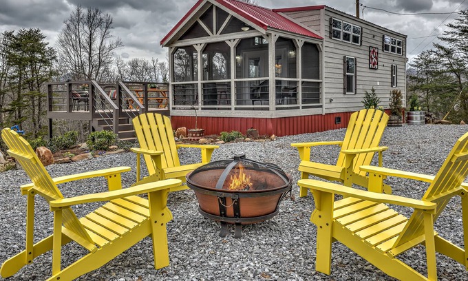 Young Harris Apartment | This tiny house is a 2 bedroom(s), 1 bathrooms, located in Young Harris, GA.