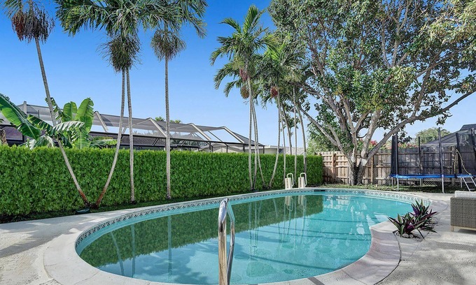 Pembroke Pines Villa | This villa is a 5 bedroom(s), 3 bathrooms, located in Pembroke Pines, FL.
