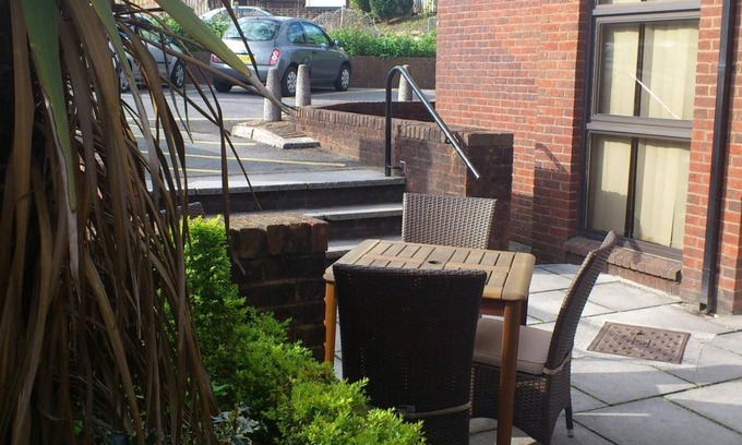 Llanelli Hotel | Thomas Arms