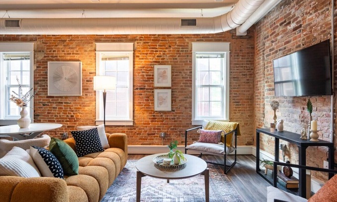 Ypsilanti Apartment | Thompson & Co Brick Loft KING