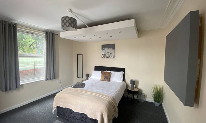 Nottingham House | Three bedroom modern apartment within a stones throw from the city centre