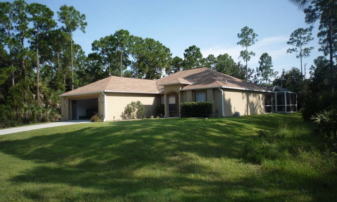 Port Charlotte Villa | Three bedroom villa with pool, in a quiet location,close to Gulf Coast beaches