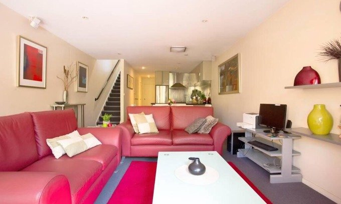 Sullivan's Cove Apartment | Three bedrooms Unit with free parking