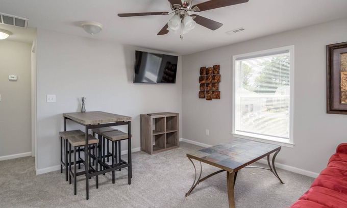 Buckroe Beach House | Three blocks from the beach 2