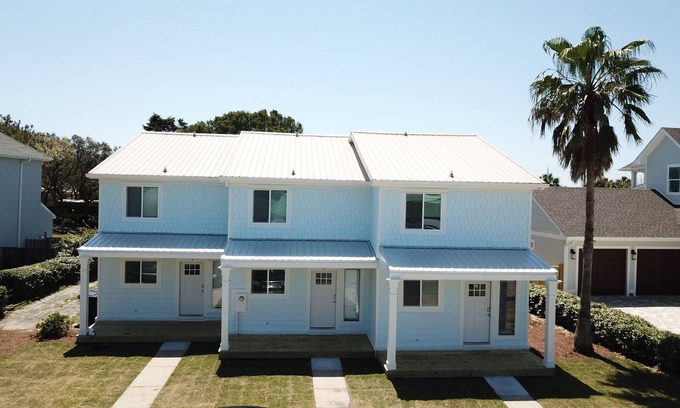 Gulf Vista House | 🌞 Three Large Beach Townhomes - Sleeps 24! 🤿 Private Pool⚓3 Free Golf Carts 🌊