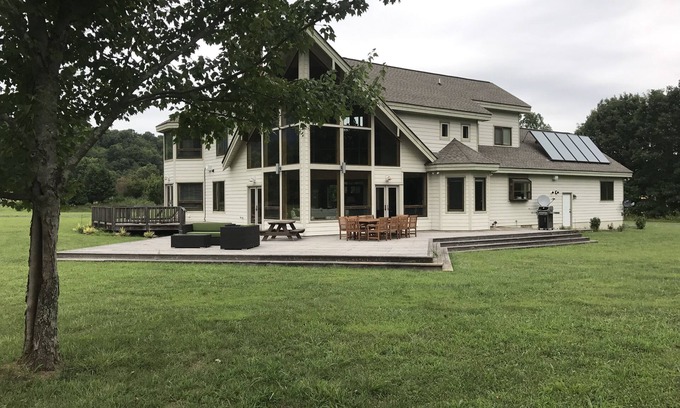 Roseland Cabin | Three Ridges Haven- Devils Backbone Brewing Company