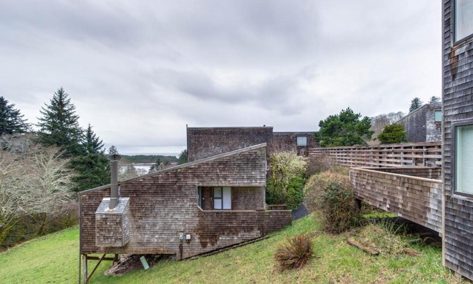 Otis House | Three Rocks Retreat