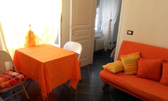 Sanremo Centre Apartment | THREE-ROOM APARTMENT RESTORED IN ANCIENT PALAZZINA LIGURE FULL CENTER