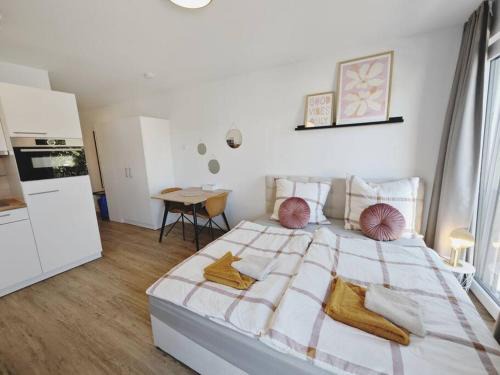 Metzingen Apartment | TiCasa HAPPY Zentral-Outlet-Parkplatz-Aufzug-SmartTV-Unique