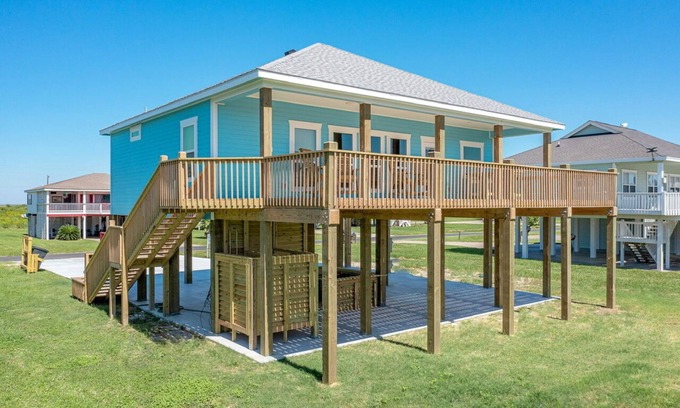 Port Bolivar House | TIDE'S UP - Close to beach, outdoor bar area, Dog Friendly - Sleeps 12