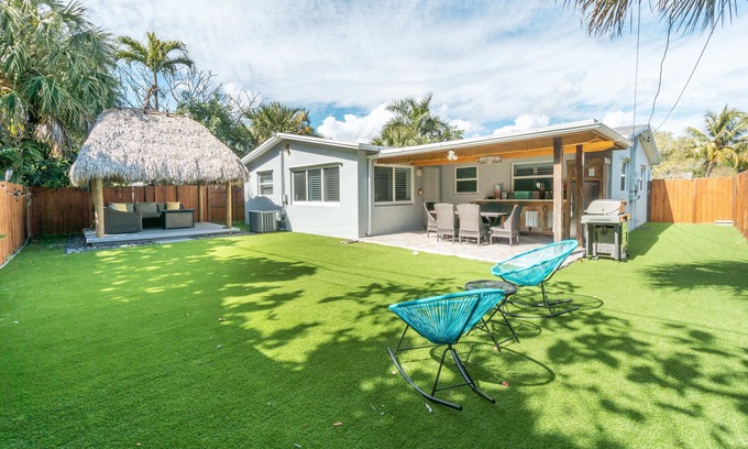 Fort Lauderdale House | Tiki Hut | BBQ | Turfed, private yard & Updated Home
