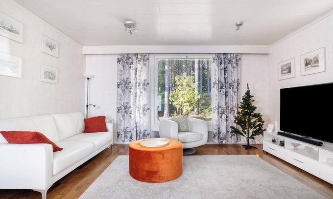 Rovaniemi House | Tilava Talo Soveltuu Erinomaisesti Isommalle Perheelle tai Ryhmälle