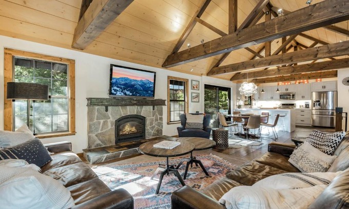 Talmont House | Timber Grove at Tahoe Park - Gorgeous 4BR Cabin - Tahoe Park HOA, Pets OK, Near Skiing