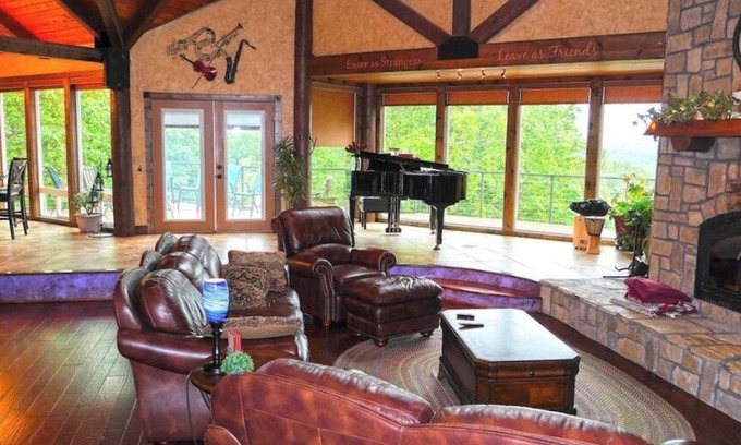 Siloam Springs Cabin | Timber Ridge Lodge with a view
