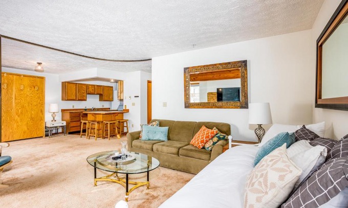 Alyeska Hotel | Timberline Getaway