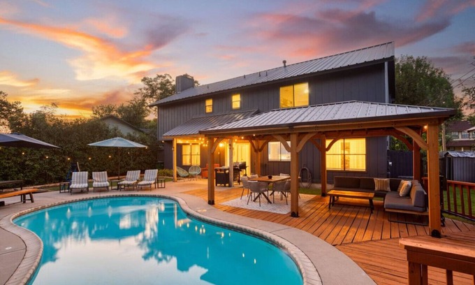 Round Rock House | Timeless-Texas-Inn Heated Pool Oasis LUX Vibe