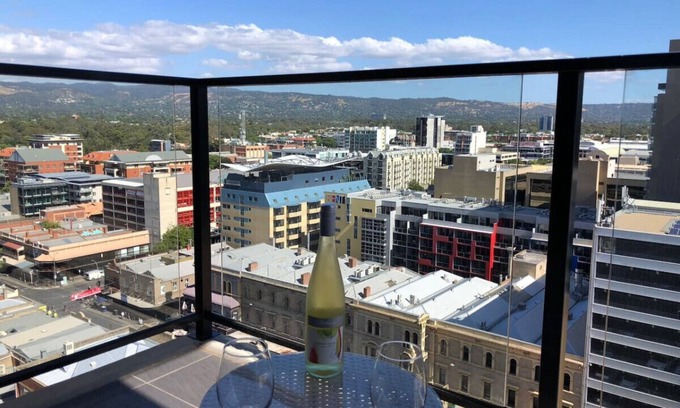 Adelaide Central Business District Apartment | Tindy’s City Pad Apt