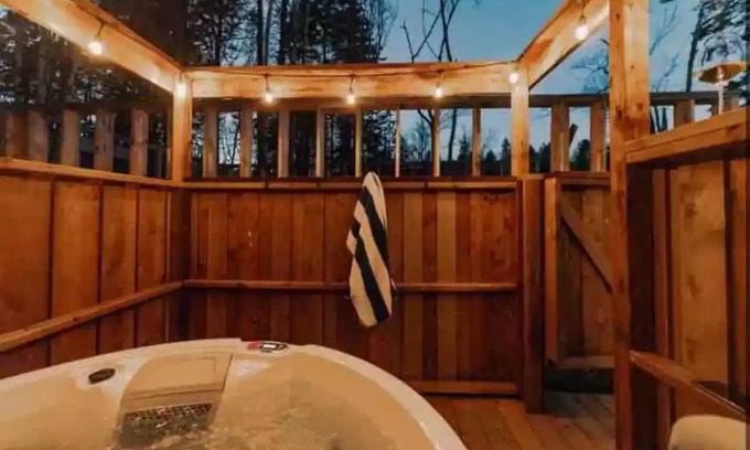 Clare House | “Tiny Four” (Private Hot Tub)