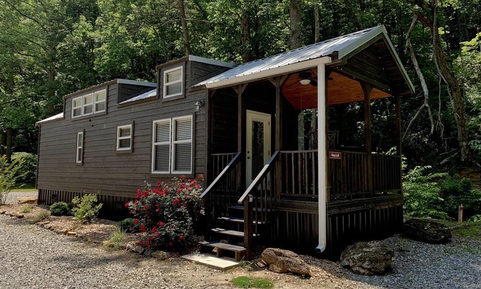 Blairsville Cabin | Tiny home only 1 mile from Vogel State Park! The Gray Loft Reece Farm Village