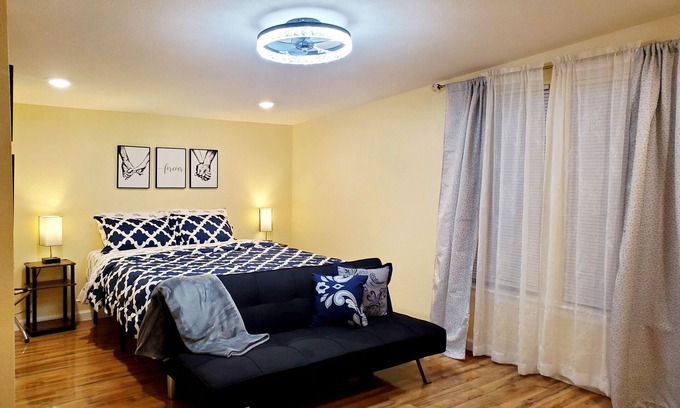 Redwood Apartment | Tiny House 5 min from town,5min to river,4min Santa R hospital