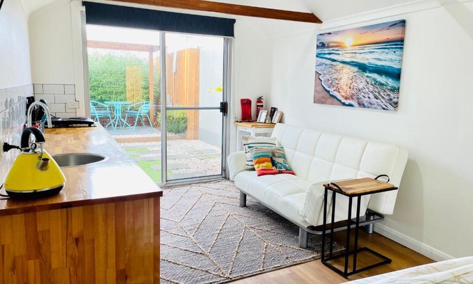 East Devonport Apartment | Tiny Tom - Hidden beside the river Mersey