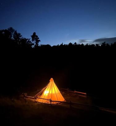 Hartl Ski Chalet | Tipi-Glamping am Gut Kunterbunt