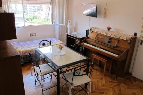 Almagro Apartment | Todo luz y sol a 300 mts Hosp Italiano y Hosp Naval cómodo equipado 4 pers