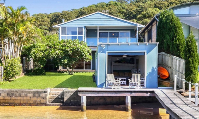 Wagstaffe House | Tofua - Absolute Waterfront by HolidayCo.