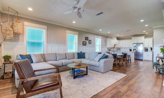 Shoreline Park House | Took the Bayt | Waterfront Holiday & Mardi Gras Escape