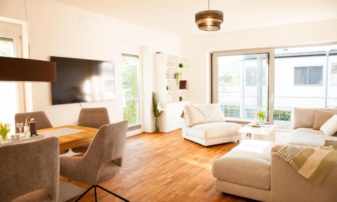 Augsdorf Apartment | Top! Exklusive Seewohnung in Velden wahlweise mit Motorboot