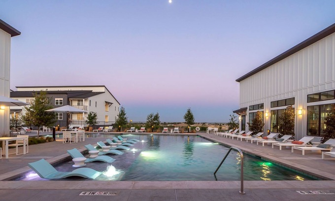 Kyle Apartment | Top Floor Luxury Apt w/Resort Style Pool Near Austin/Texas State University