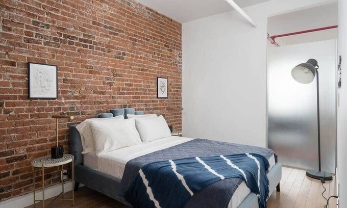 Old Montreal Apartment | Top floor unit - Walking all over the Old Port
