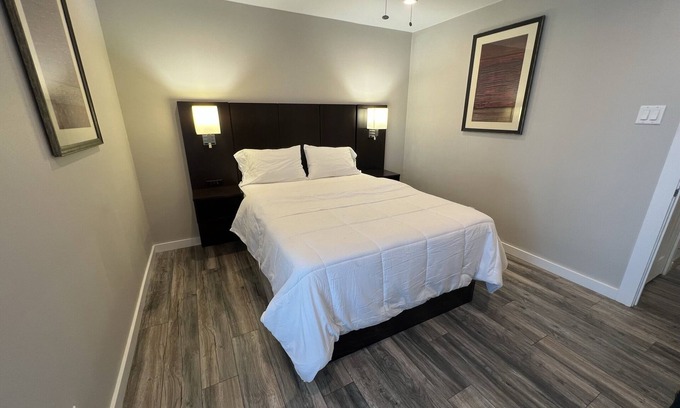 Old East Dallas Condo | ★ Top Rated - Knox Henderson Hot Spot, Corporate Condo ★