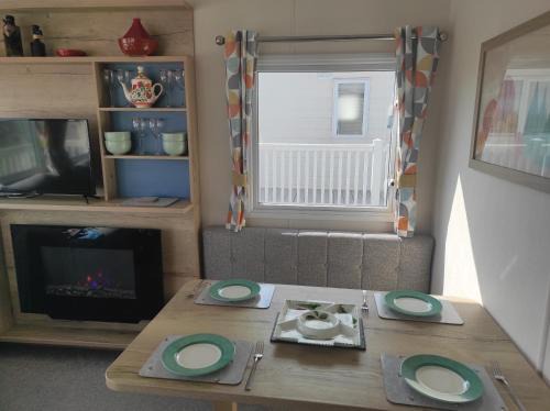 Paignton Resort | Torbay Holiday Home at The Waterside Holiday Park - With Deck and Sea View