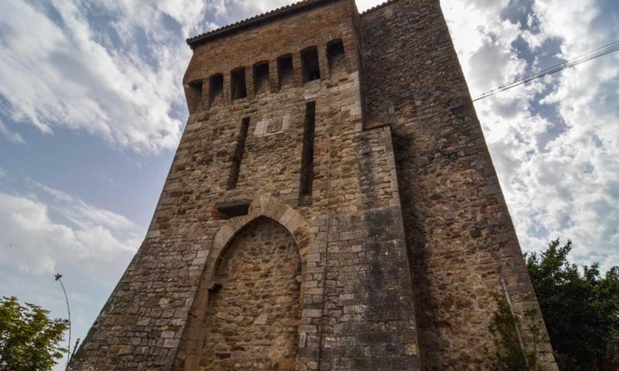 Todi House | Torre Caetani- Night in a medieval tower