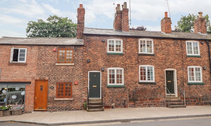 Chester Cottage | TOWER VIEW COTTAGE, character holiday cottage in Chester