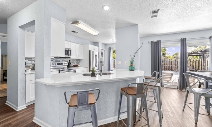 Sandalwood Apartment | Town Center Pool Home: Central