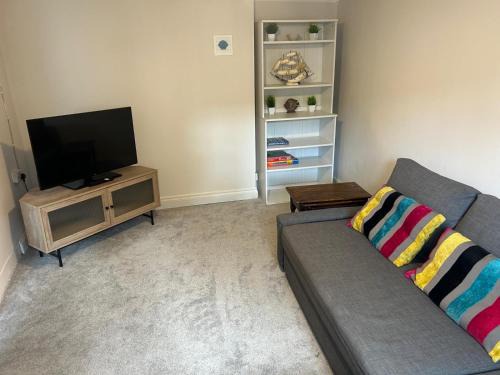 Dawlish House | Town centre cottage!