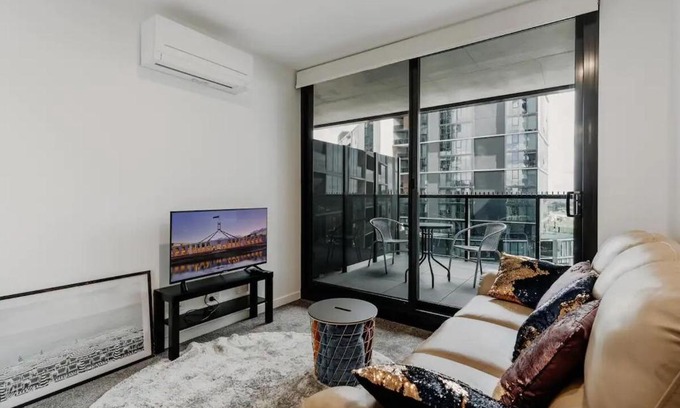 Belconnen Apartment | Town Centre Cozy 2 Bed 1 Bath with Free Parking