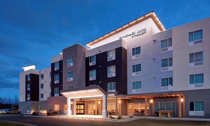 Forest Hills Hotel | TownePlace Suites by Marriott Grand Rapids Airport