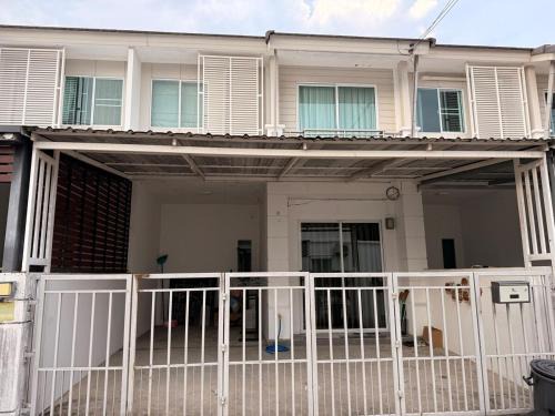 Pruksa Ville Lanna House | Townhome 3BR 2baths near Airport and Old town