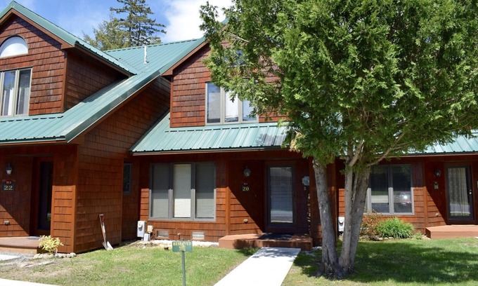 Inlet House | Townhome B4 - 4th Lake