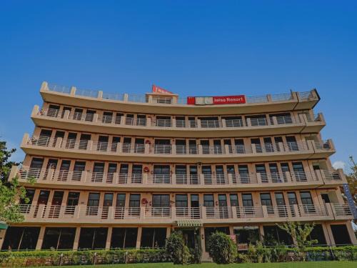 Mohanlalganj Resort | Townhouse Jalsa Resort