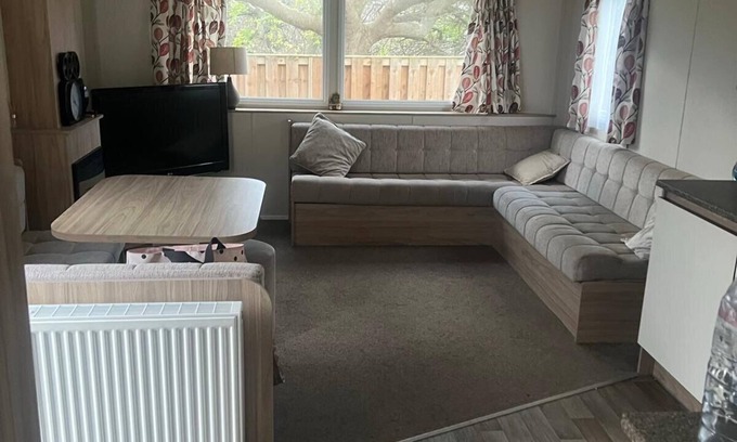 Towyn Cabin | Towyn - 3 Bed Caravan - Pet Friendly