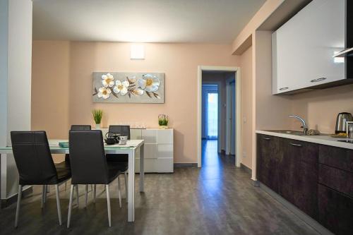 Angera Apartment | Tra la Rocca e il lago