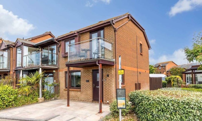 Poole House | Trade Winds - Harbour Views of Brownsea Island