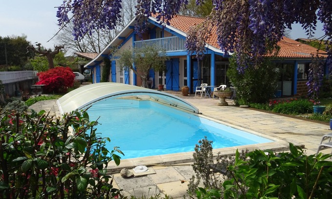 Sanguinet Villa | Traditional Landes house, 30° covered swimming pool 500m from Lac de Sanguinet