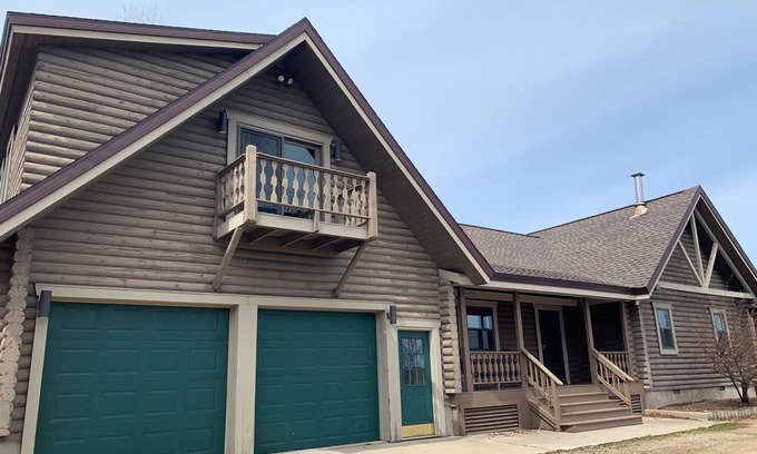 Munising House | TRAIL ACCESSIBLE! GREAT LOCATION! 5 MINUTES TO TRAIL SYSTEM!